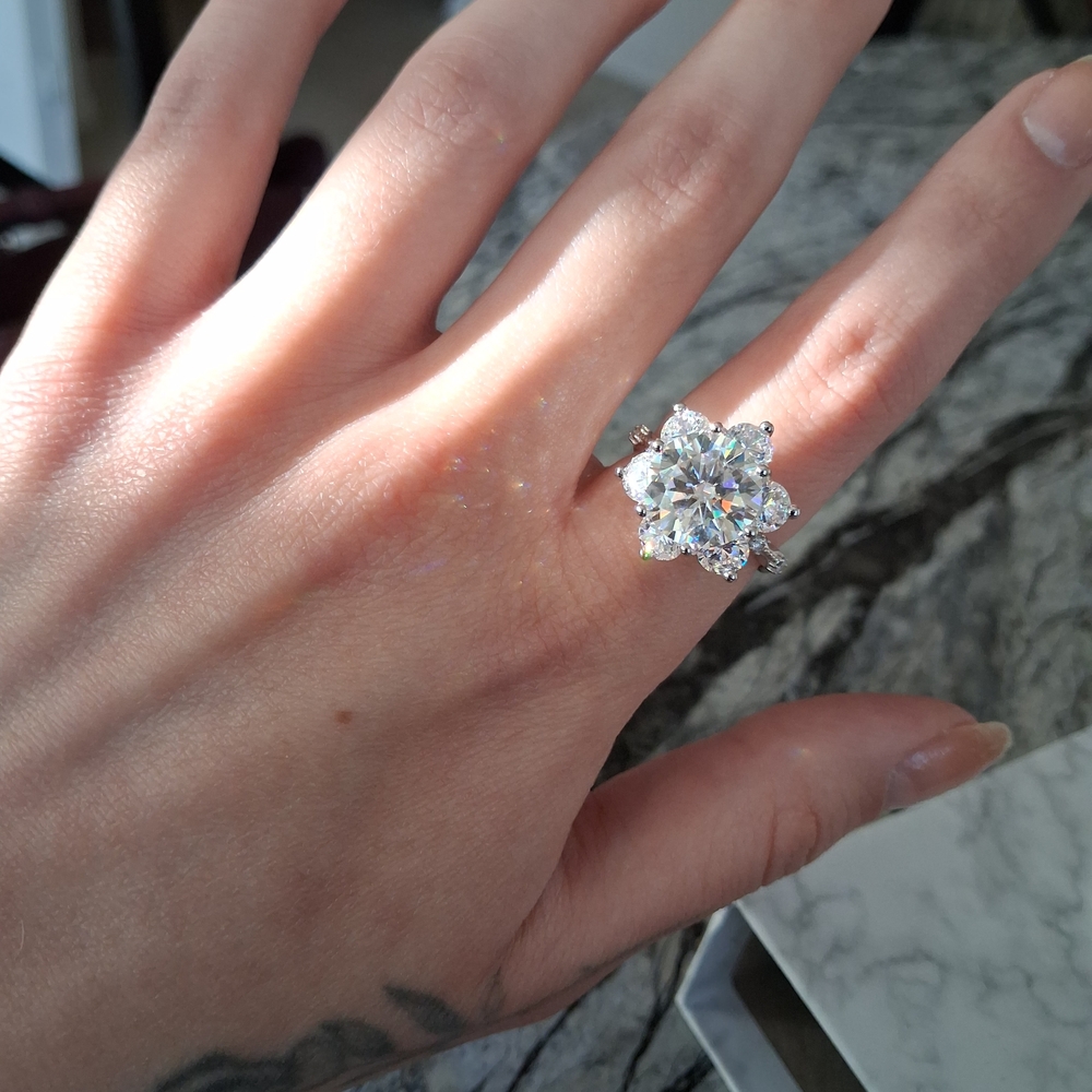Elegant Silver Floral Ring